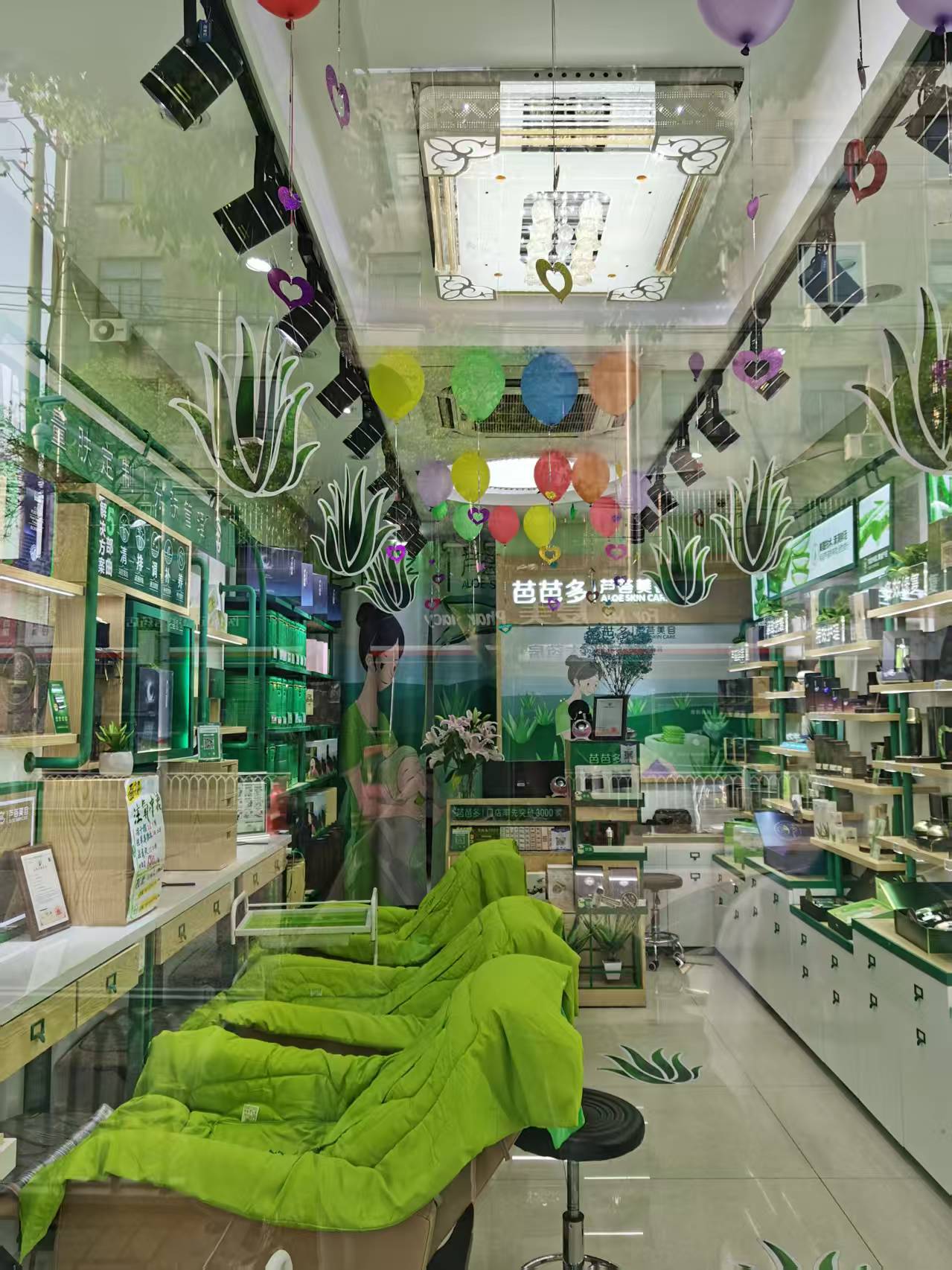 位置好，人流量大，周围没有空铺